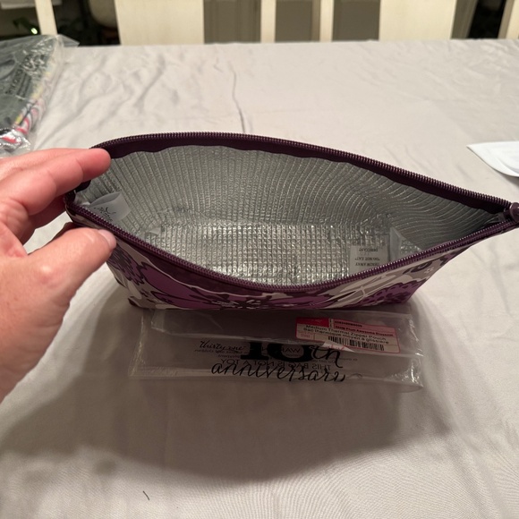 Thirty-one Medium Thermal Zipper Pouch - Picture 3 of 4
